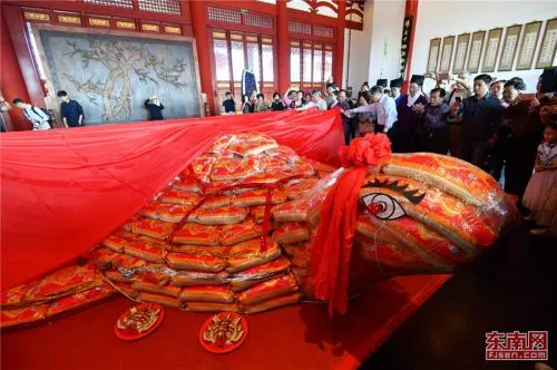 “乞龟祈福”民俗活动在福州镇海楼举行