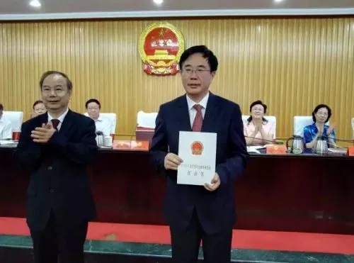 快讯 ： 林飞、李春任福州市副市长（简历图片）