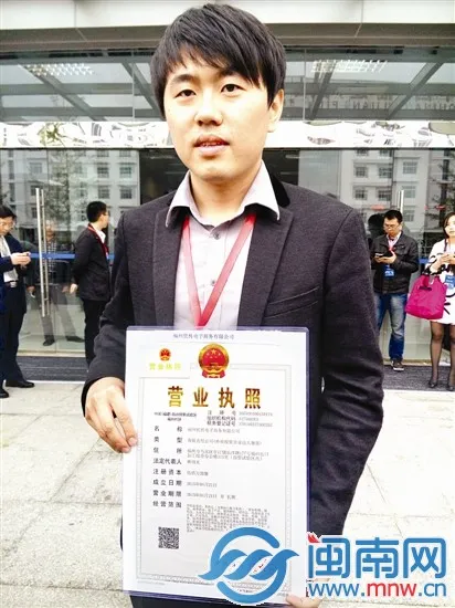新的执照“一照三号”，包括注册号、组织机构代码、税务登记证号
