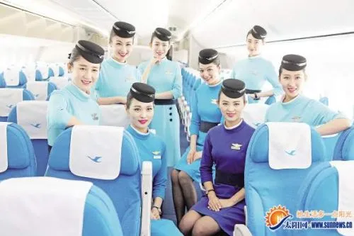 厦航空姐换新空乘制服 天空蓝尽显干练、自信