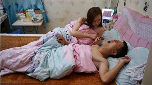 “蓝瘦香菇”主人公私照曝光