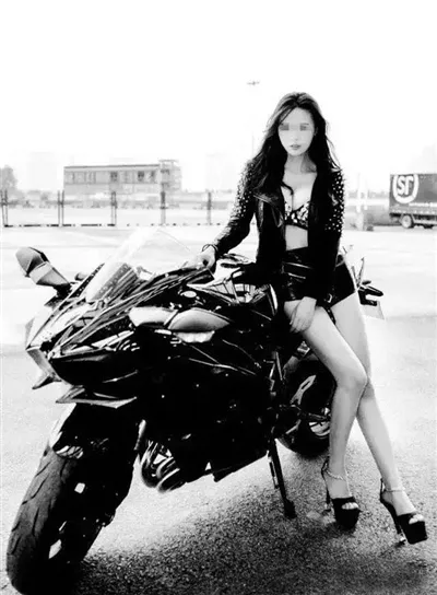 “妖精女王”车祸身亡 上海摩托车妖精女王车祸原因及个人资料
