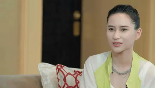 何超莲谈家里有钱是原罪 赌王曾三次遭暗杀 父亲是母亲的初恋