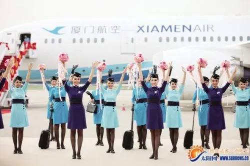 厦航空姐身穿新制服，迎接波音787