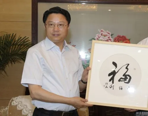 杨卫泽落马前发文叹为官不易 新华网刊文点题批评