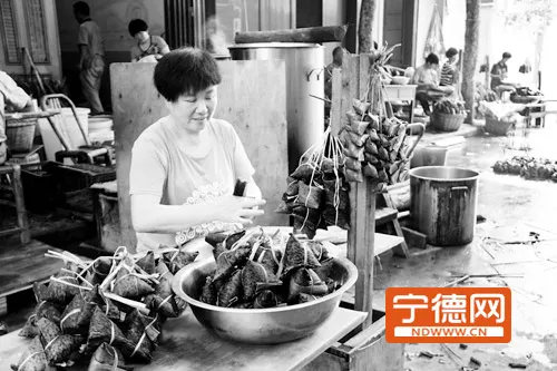 端午节未到  福鼎街头“头年粽”已飘香万里
