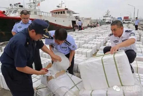 走私穿山甲等濒危动物有地下销售渠道以及10倍以上的利润空间。江门关区管辖水域处于东南亚向珠江水域走私通道的必经之处，海关历来重视濒危物种走私防范。