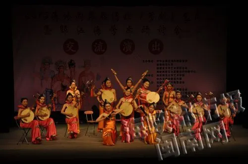 两岸歌仔戏（芗剧）在漳交流演出  名角同台献唱