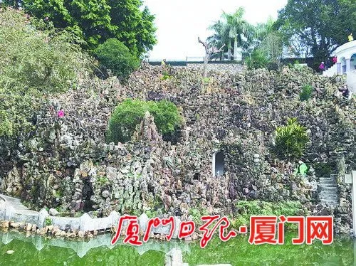 福建四人姓猴 鼓浪屿菽庄花园“猴洞”受孩子欢迎