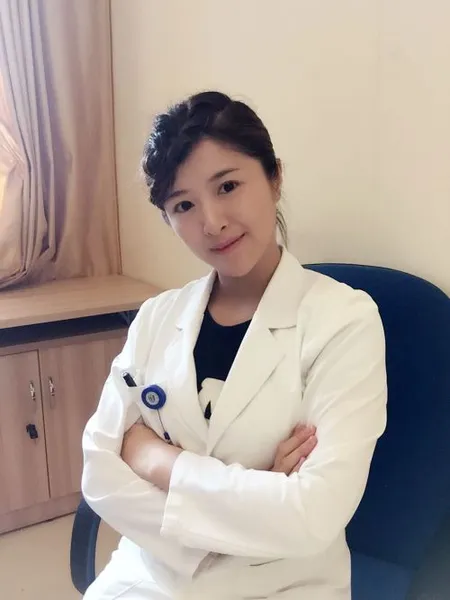 新晋网红：浙江省人民医院美女医生颜值逆天爱穿旗袍上班