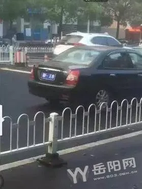 湖南现湘F·王炸车牌 私购泡沫车牌真是吊炸天了