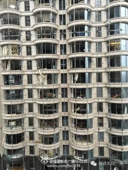 台风“莫兰蒂”洗礼厦门 海景房玻璃碎裂（图）