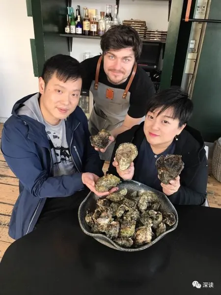 华人去挖丹麦生蚝：中国“吃货”身体力行 段子过成日子