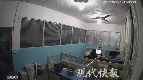 90后女孩应聘淘宝皇冠店客服偷窃取买家资料 