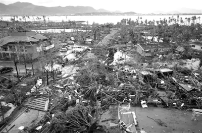 台风“海燕”席卷菲律宾如海啸突击 致百余人死亡
